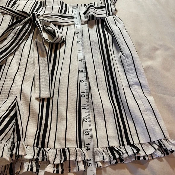 Love Striped Black & White Paper Bag Shorts w/Pockets & Tie-Waist, Size Medium - Picture 7 of 12